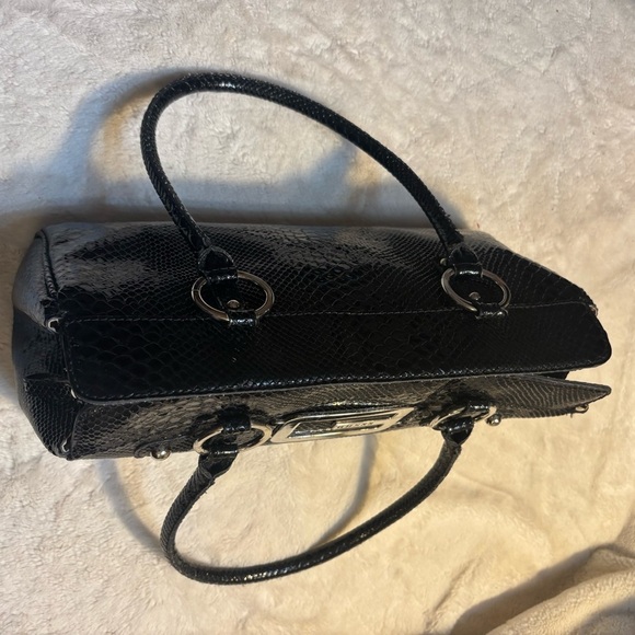 Guess Shoulder Bag Black Textured Reptile Animal Print Silver-tone Hardware - Picture 4 of 16